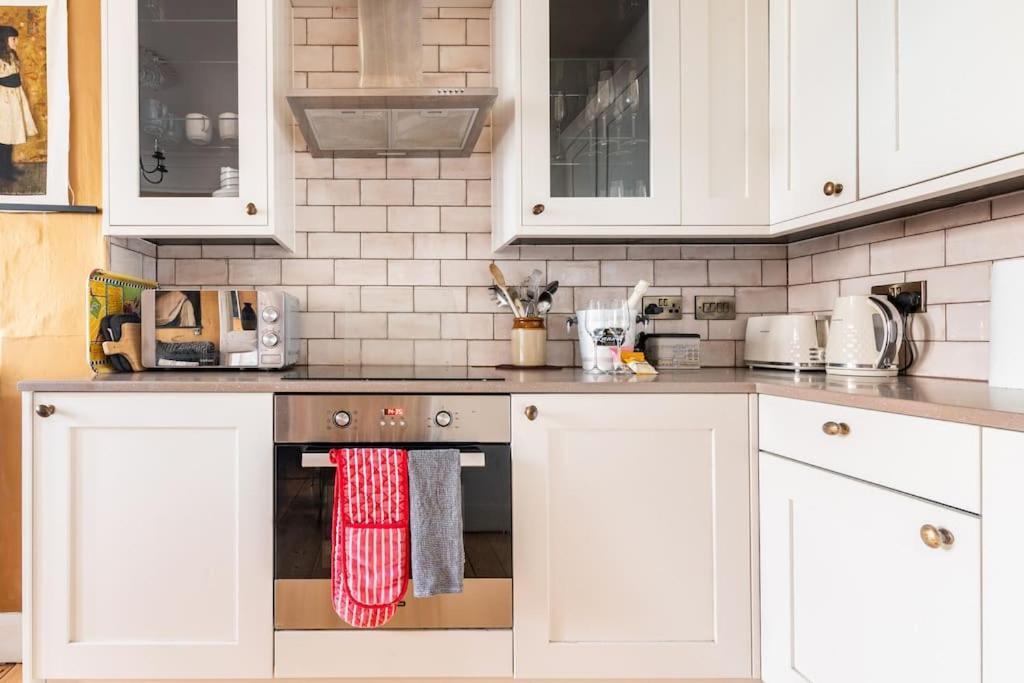 Holyrood Park: Lush & Arty 2 Double Bed Flat Edimburgo Exterior foto