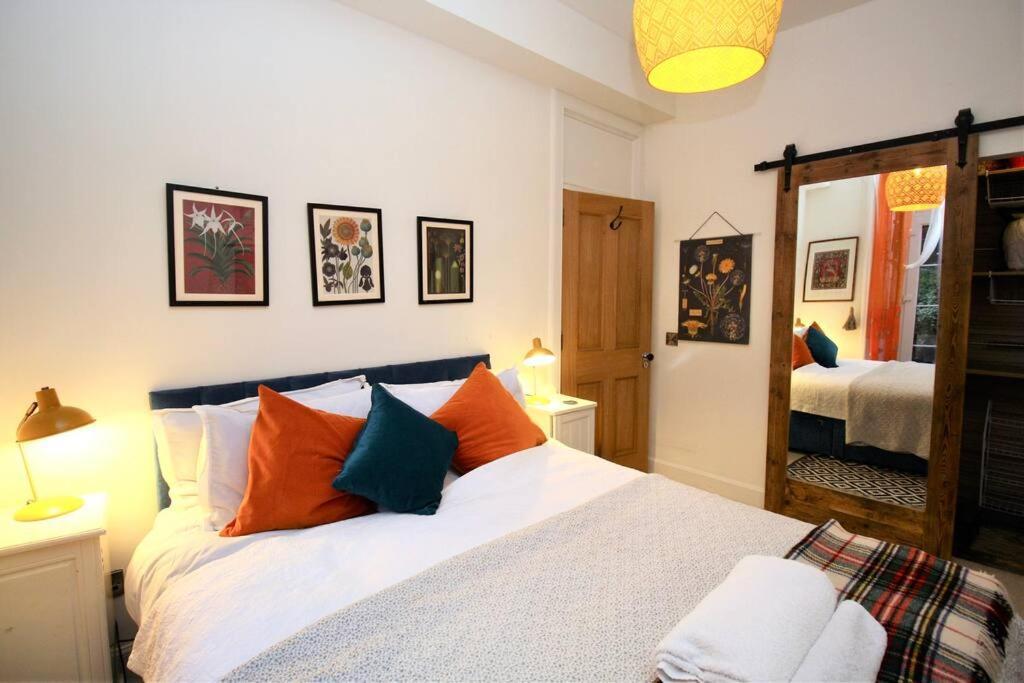 Holyrood Park: Lush & Arty 2 Double Bed Flat Edimburgo Exterior foto