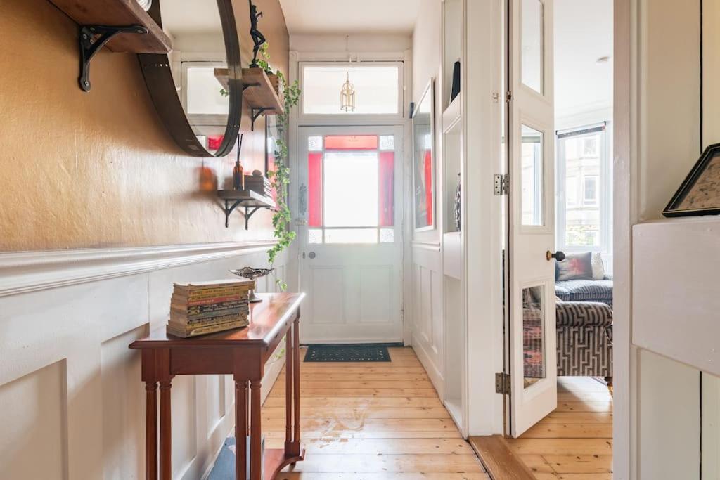 Holyrood Park: Lush & Arty 2 Double Bed Flat Edimburgo Exterior foto