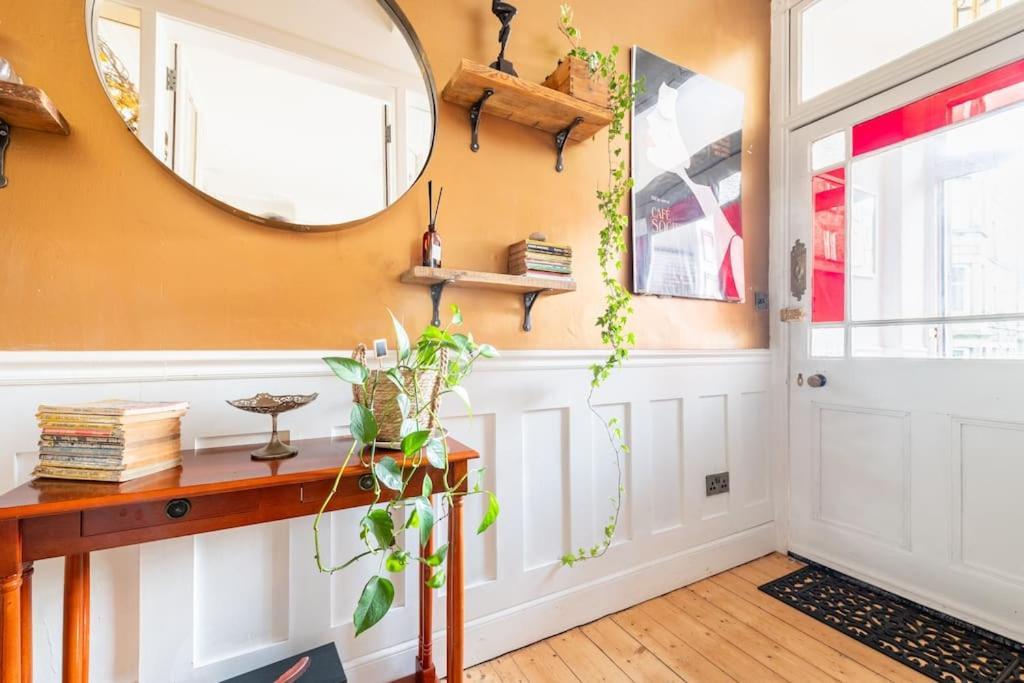 Holyrood Park: Lush & Arty 2 Double Bed Flat Edimburgo Exterior foto