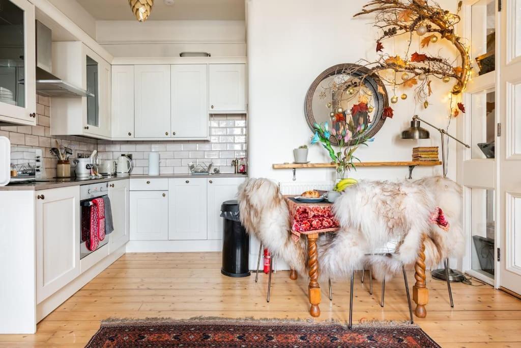 Holyrood Park: Lush & Arty 2 Double Bed Flat Edimburgo Exterior foto